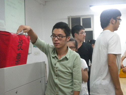 ag旗舰厅官方网站举行第十四届团学会换届选举