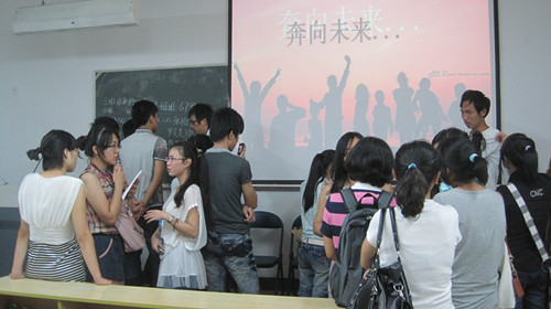 我们一起为大学上色——ag旗舰厅官方网站新老生交流会顺利举行