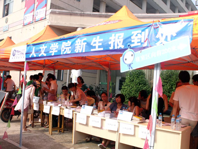 欢迎你，新同学——ag旗舰厅官方网站热情满满迎新生