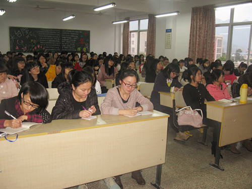ag旗舰厅官方网站举行2010级师范生教育见习动员大会