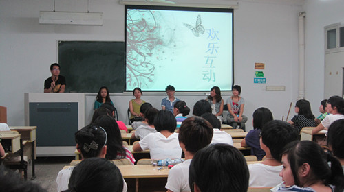 我们一起为大学上色——ag旗舰厅官方网站新老生交流会顺利举行