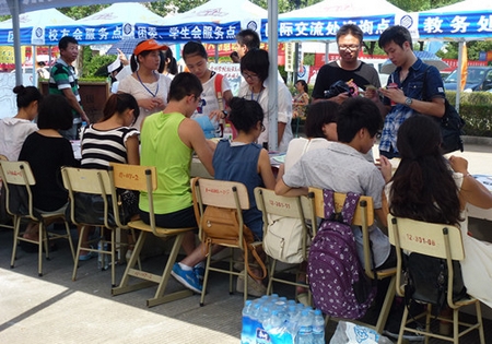 ag旗舰厅官方网站笑迎新生 用心服务