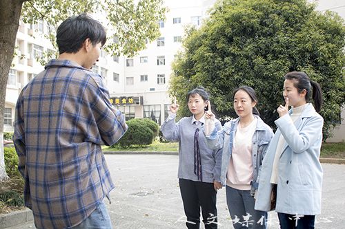 阳春三月 过关斩将扬青春 ag旗舰厅官方网站举办女生定向跑活动