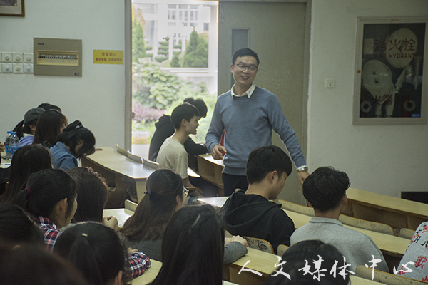 ag旗舰厅官方网站举行“揭秘传销，远离传销”知识讲座