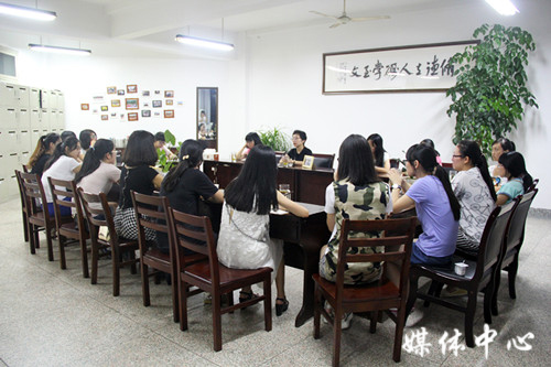ag旗舰厅官方网站新学期“论语问茶”活动揭幕
