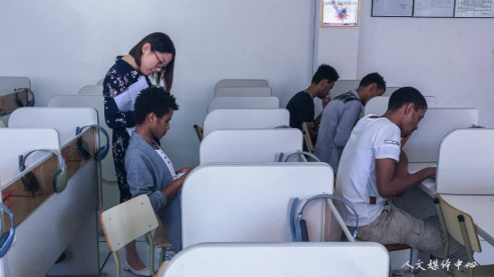 ag旗舰厅官方网站职工汉语教学团队举行听课评课教研活动