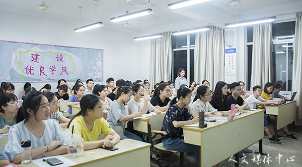 ag旗舰厅官方网站举行考公经验交流会