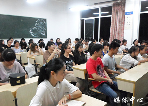 ag旗舰厅官方网站举行2015级专升本新生见面会