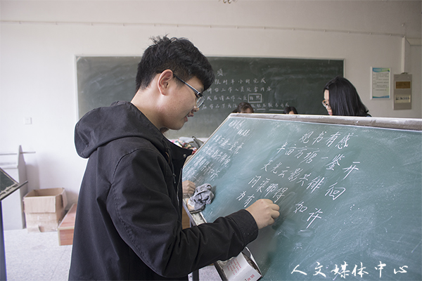 运笔成字 寄情书墨 ag旗舰厅官方网站举办三笔字大赛
