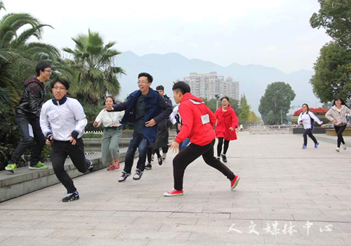 ag旗舰厅官方网站团学会举行素质拓展活动