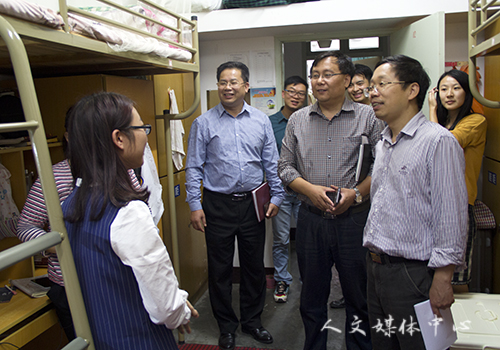 冯尚申副书记指导ag旗舰厅官方网站文明寝室建设工作