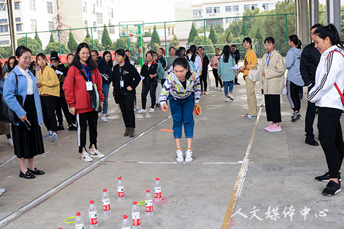 文史相融 悦动校园   ag旗舰厅官方网站举行第五届“诗意栖居”公寓文化节开幕式暨“三国风云”趣味游园活动