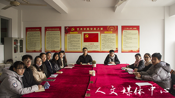 ag旗舰厅官方网站与艺术公司举行新闻宣传工作师生交流会