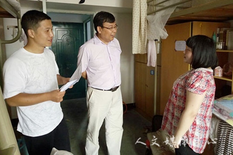 深情话离别 ag旗舰厅官方网站领导走访2016届毕业生寝室