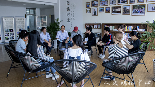 ag旗舰厅官方网站举行课程学习师生交流会