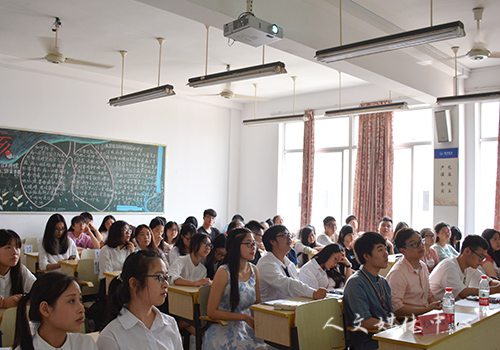 ag旗舰厅官方网站举行优良学风班中期检查推进会