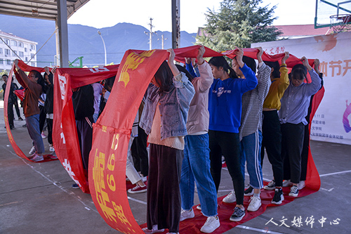 ag旗舰厅官方网站举行新生文体节开幕式暨趣味运动会