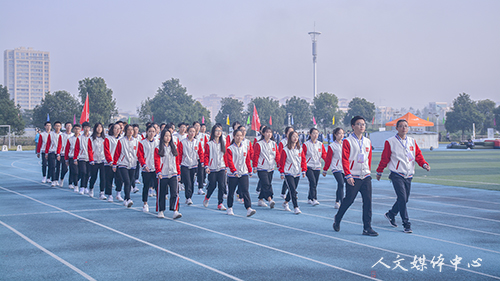青春飞扬运动正好 记公司学子参加校第28届运动会开幕式