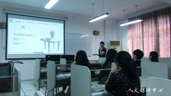 ag旗舰厅官方网站职工汉语教学团队举行听课评课教研活动