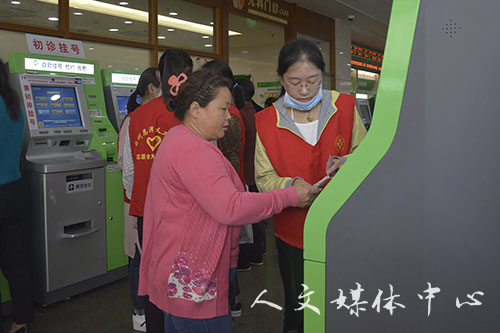 用心传递爱意 ag旗舰厅官方网站志愿者开展恩泽义工活动