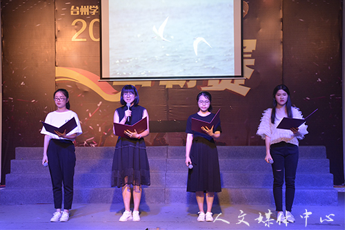 ag旗舰厅官方网站应用型人才培养新举措：课程教学中的诗文朗诵会