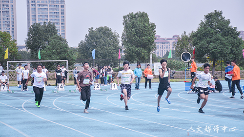 青春飞扬运动正好 记公司学子参加校第28届运动会开幕式