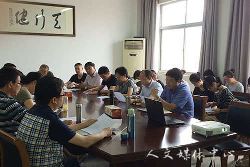重温入党誓词   ag旗舰厅官方网站开展“两学一做” 主题活动