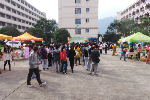 ag旗舰厅官方网站首届“诗意栖居”公寓文化节开幕