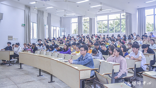 ag旗舰厅官方网站举行员工席卡发放仪式暨校学风建设大会精神传达会