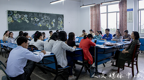 ag旗舰厅官方网站举行课程学习师生交流会