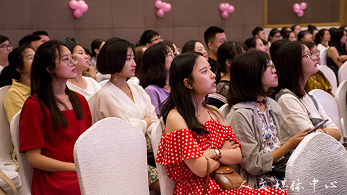 诗酒趁年华    ag旗舰厅官方网站举行2018届毕业典礼